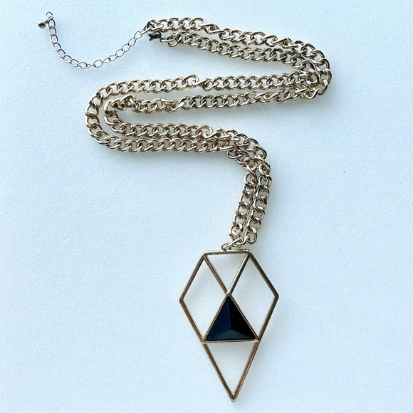 Vintage Pyramid Acrylic Centre Triangular Design Pendant on Chunky Necklace 28โ - Picture 3 of 7